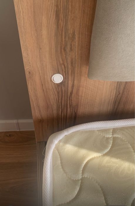 Продам двуспальную кровать с матрасом