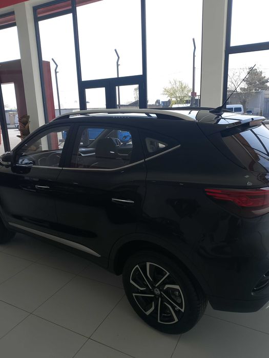 MG ZS-Красовер паркетнинг