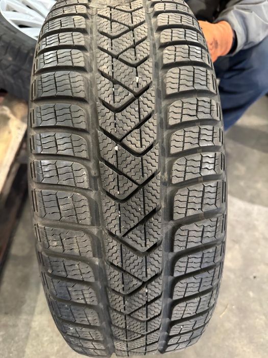 4 Jante Aliaj Volkswagen Arteon anvelope iarna Pirelli 215 55 17 5x112