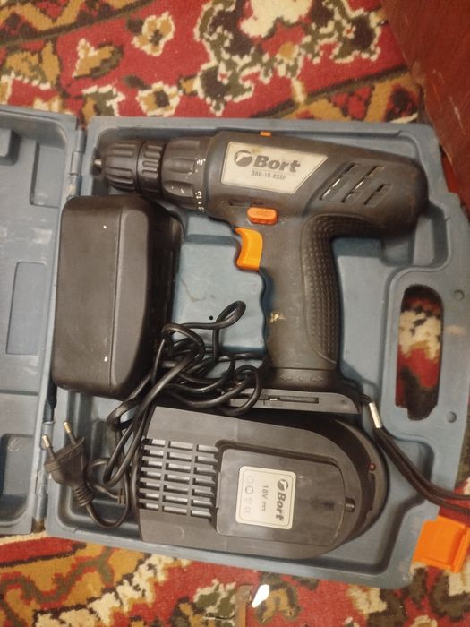 Шуруповерта 2шт продаеться