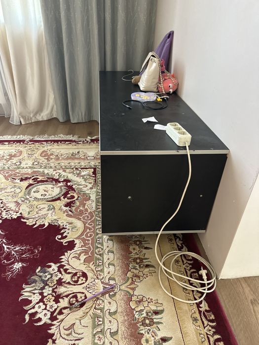 Комот под телевизор