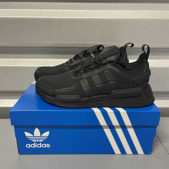 Оригинални обувки ADIDAS NMD V3  размери EU42, 43 1/3 ,46 2/3