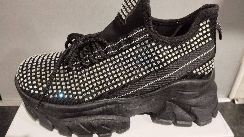 Дамски обувки номер 40 с камъни  НОВИ