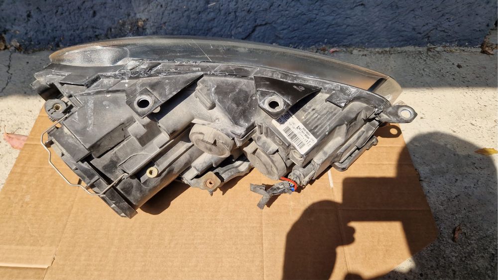 Vand far/faruri stanga/dreapta VW Golf 6 model 2009-2012 Valeo
