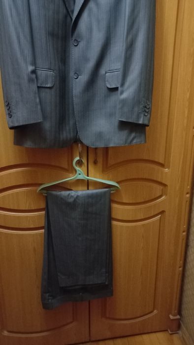 Костюм мужской серого цвета в хорошем состоянии,  надет несколько раз