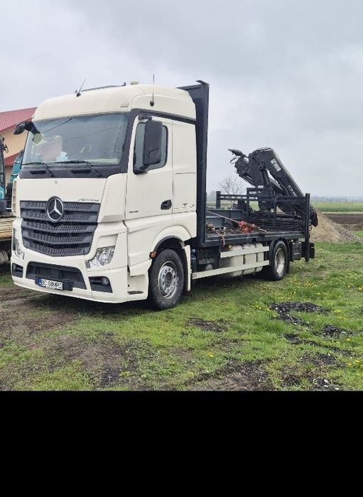 Camion Mercedes Actros cu macara Hiab