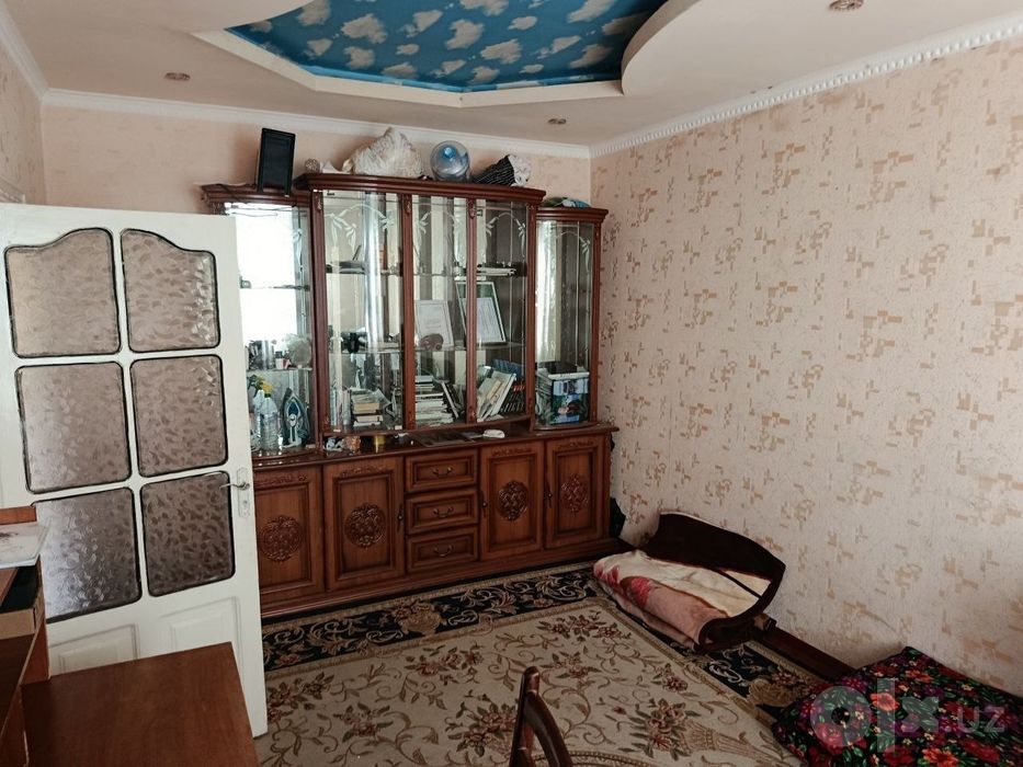 Чиланзар 8кв 3/4/4 балкон 1,5 *3