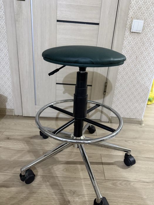 стульчик косметолога