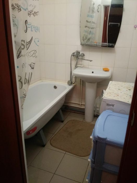 Сдается 1 комн кв в 10 мкр.