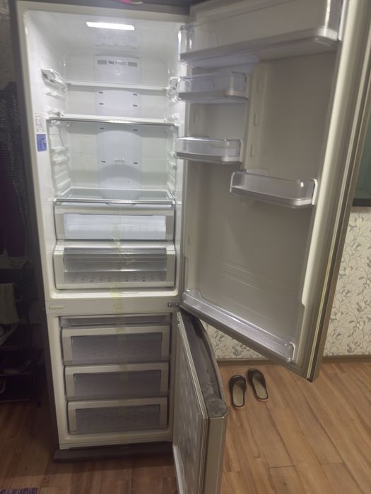 Холодильник Samsung