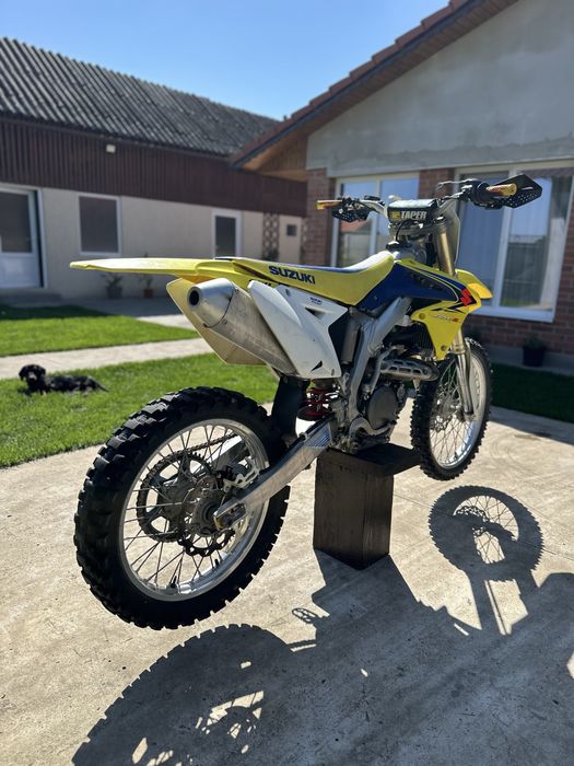 Suzuki RMZ-450.