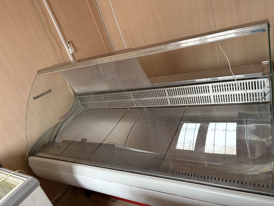 Продам холодильные витрины