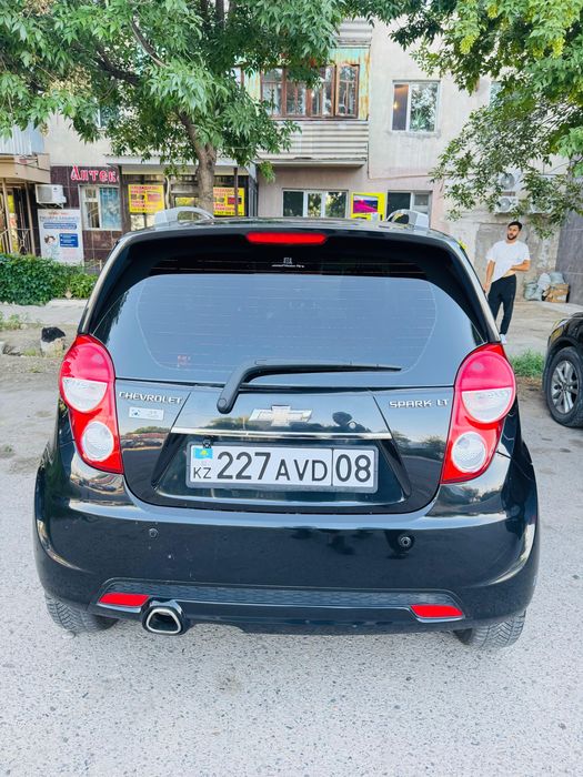 Машина шевролет спарк