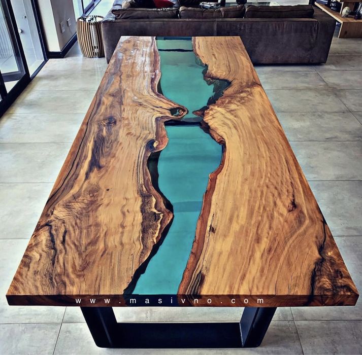 Плот за маса от естествено дърво и епоксидна смола