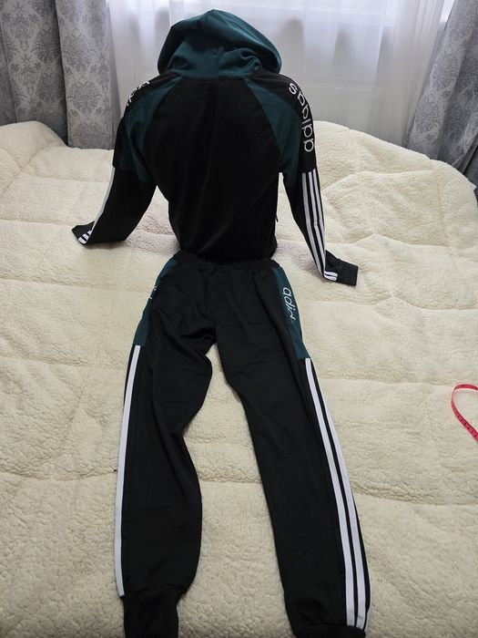 Trening complet Adidas 2 modele, unul de femei unul bărbați
