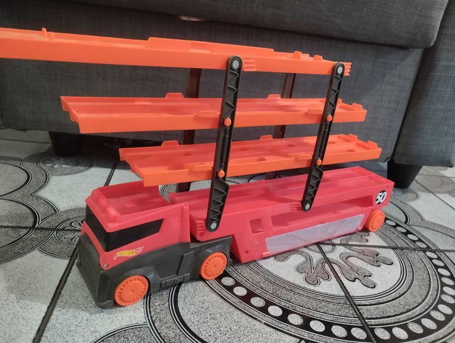 Hot Wheels  гараж/паркинг -29 лв. Автовоз -23 лв.