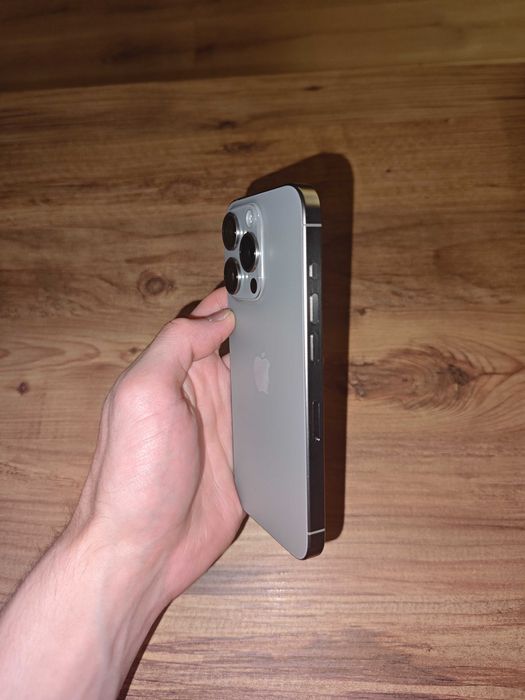 Телефон iPhone 15 Pro