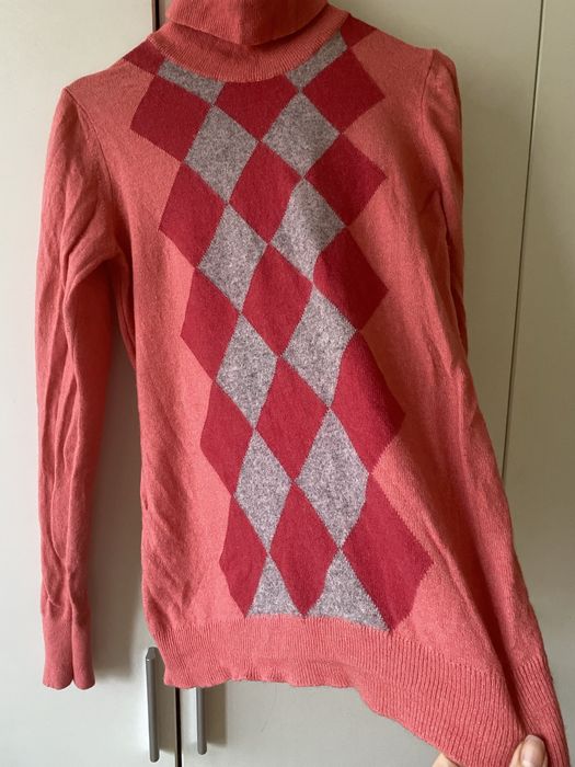 Вълнен дамски пуловер поло яка