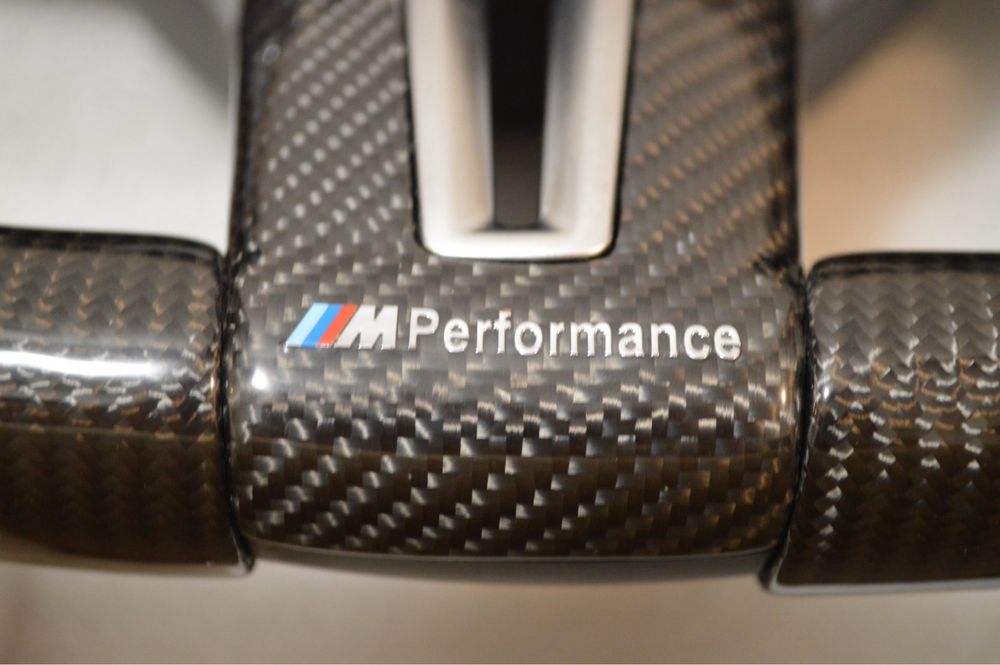 Volan Carbon BMW Seria 1 2 3 4 5 6 7 X1 X2 X3 X4 X5 X6 E/F F01 F02 F03 F04 F06 F12 F13 F15 F16 F10 F