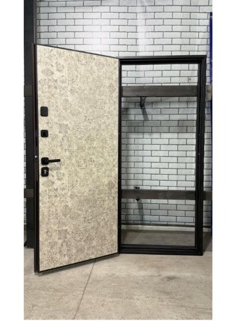 Продам входную дверь