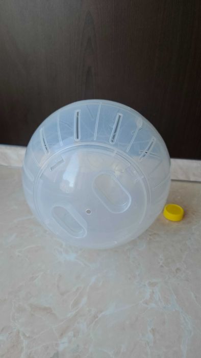 Прогулочный шар для хомяка. Диаметр - 18см.