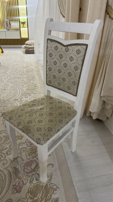 Продам Гостинный стол со стулями