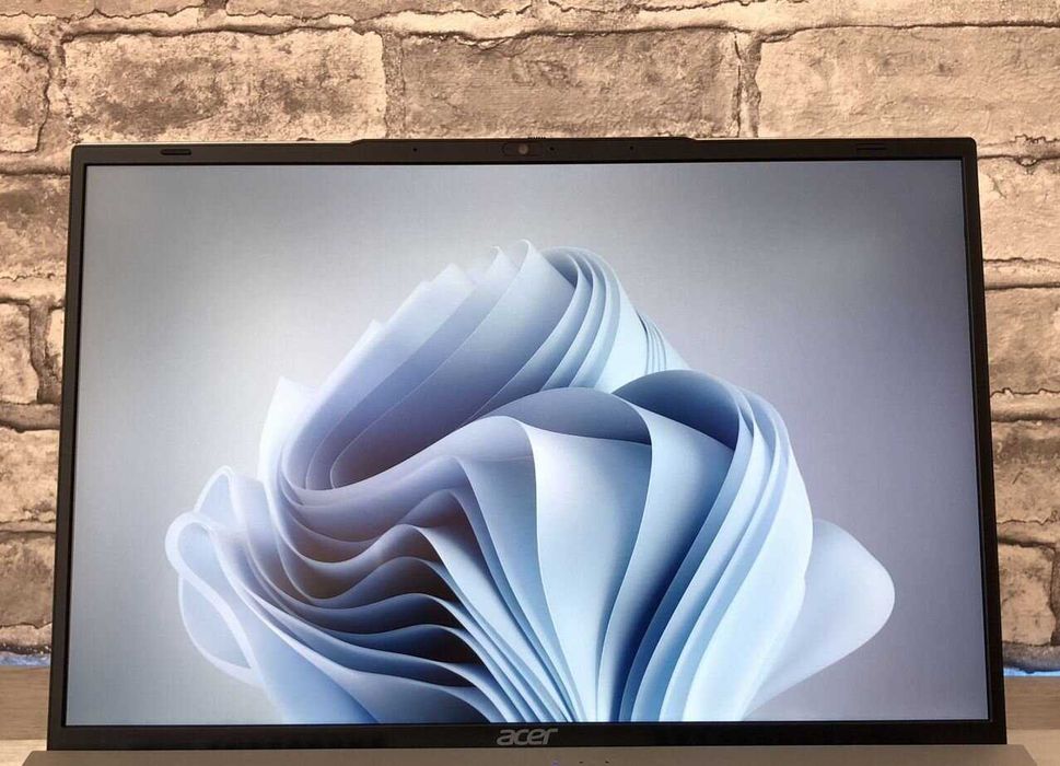 Шустрый Acer i3 , 8 ядер, SSD 512