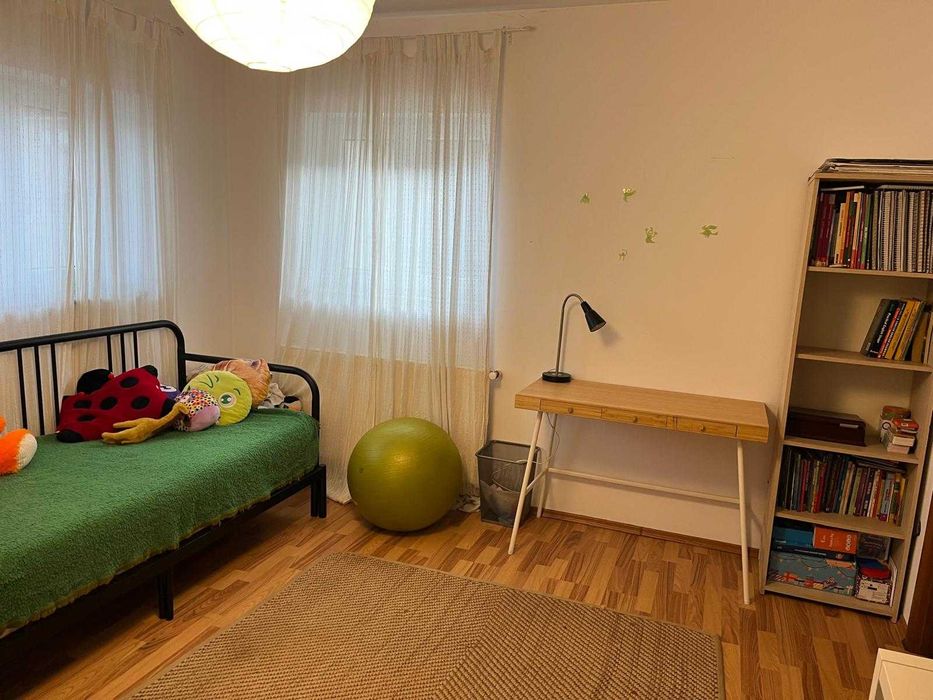 Casa 3 camere cu gradina in sectorul 4 de vanzare - proprietar