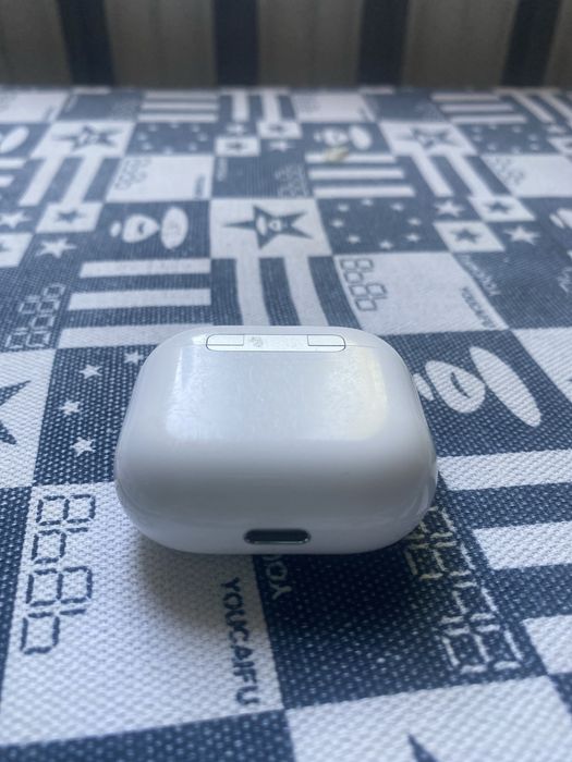 продам наушники airpods 4