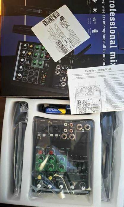 mixer audio cu microfoane UHF