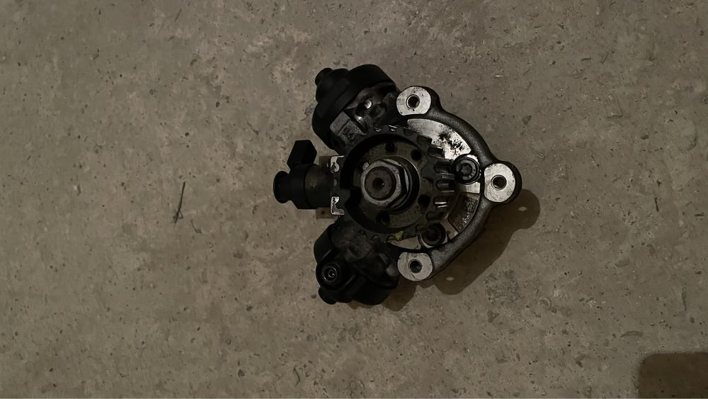 Горивна Помпа за ауди а4 б8 3.0d 2009