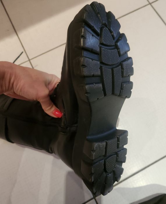 Продам зимние сапоги