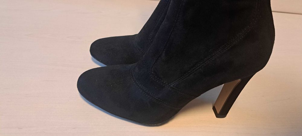 Cizme negre  piele intoarsa marime 38