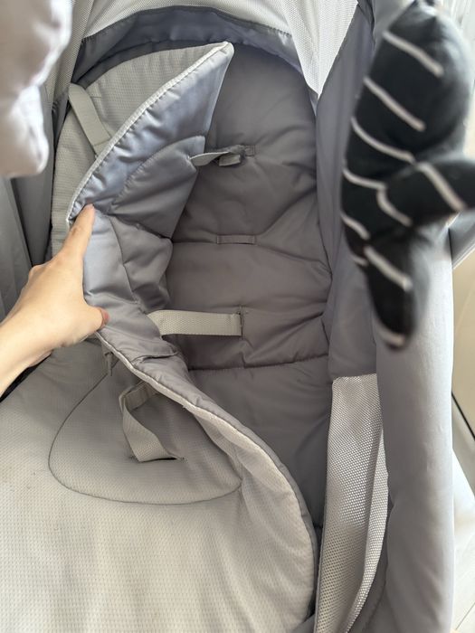 Продам (стульчик-люлька) chicco baby hug 4 B 1