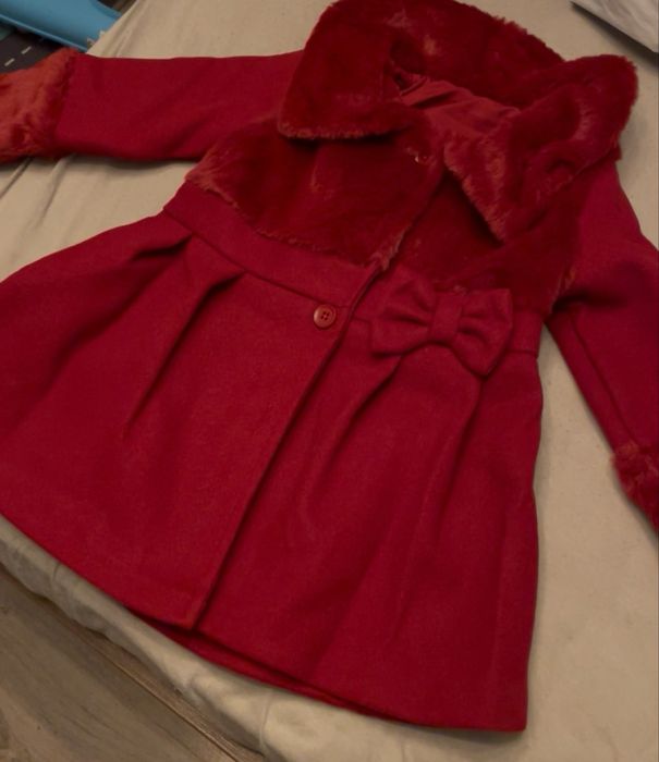 Продавам детско палто за момиче НОВО