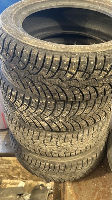 Зимний шина с шипами