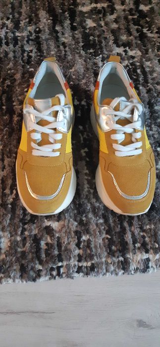 Adidasi dama din piele