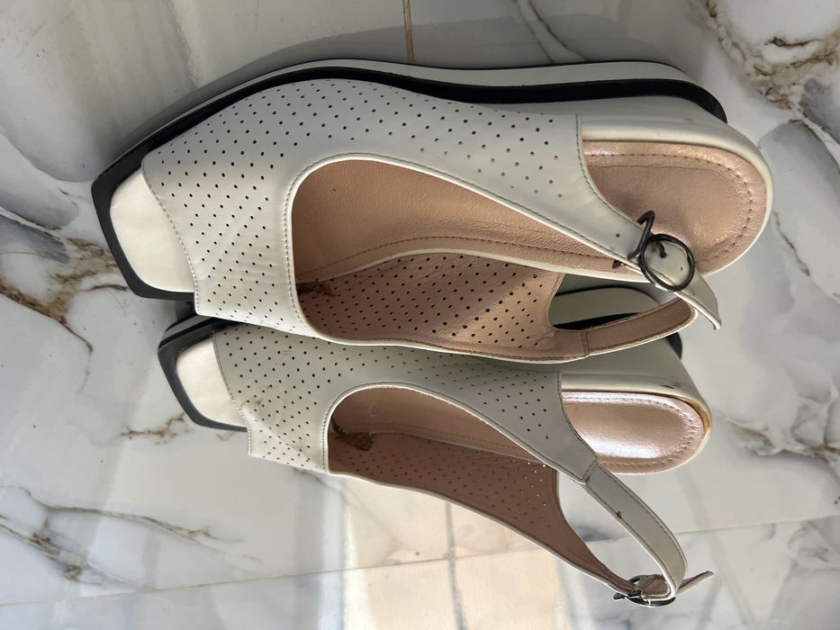 Вся обувь по 2000  дешовке продам