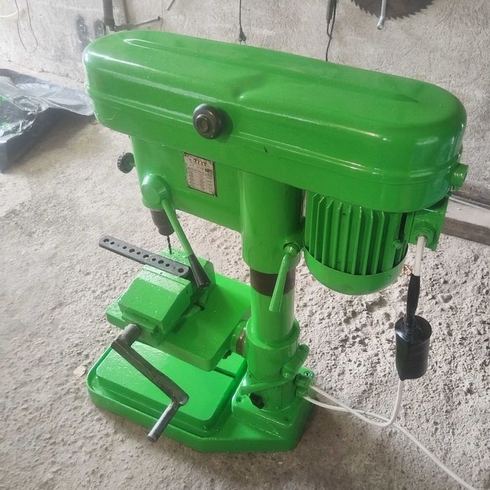 Настолна бормашина БМ12 монофазна