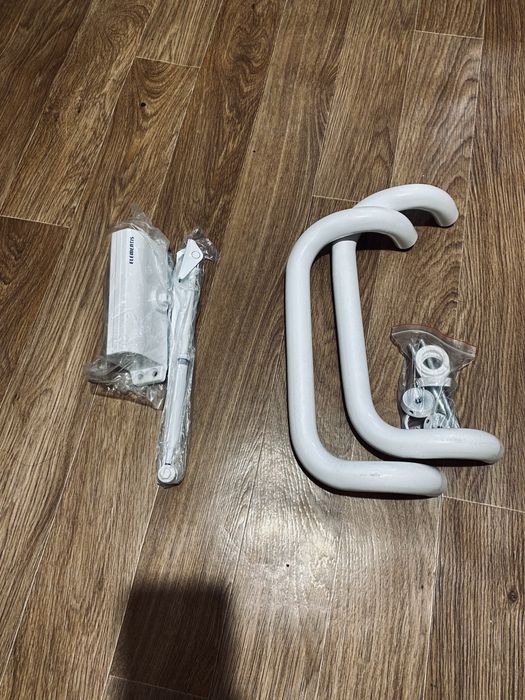 Дверная ручка дуга 30 см и доводчик дверной elements