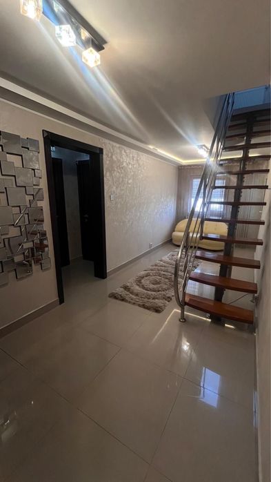 Apartament 5 camere etaj 4 + mansardă zona mall Botoșani