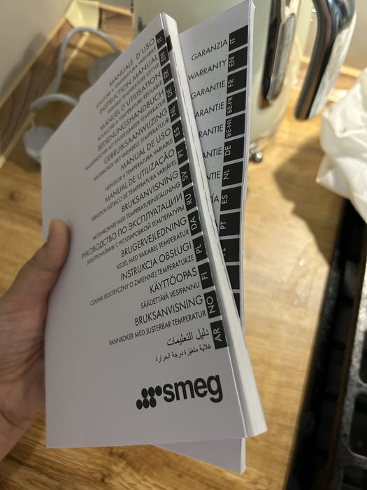 Чайник smeg,бежовый