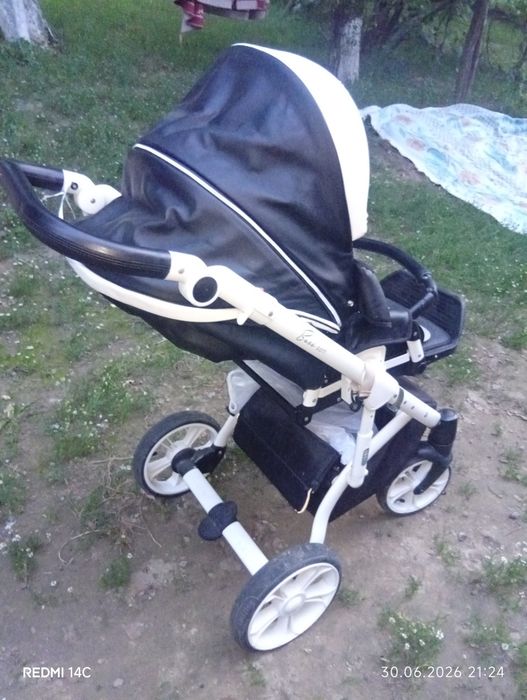 Vând cărucioare pentru copii mici