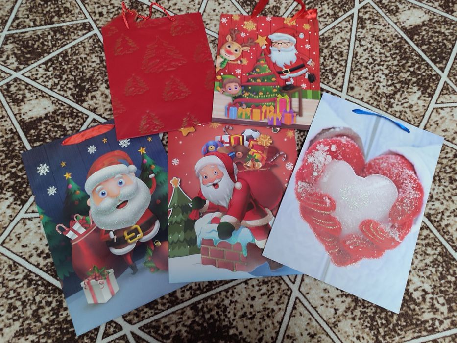 Новогодние подарочные пакеты