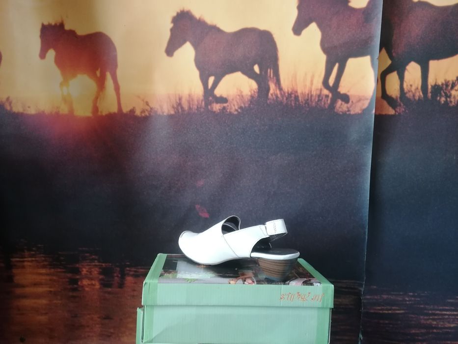 Super pantofi-sandala damă!