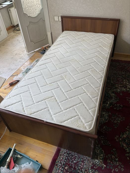 Б/У кровать вместе с матрасом