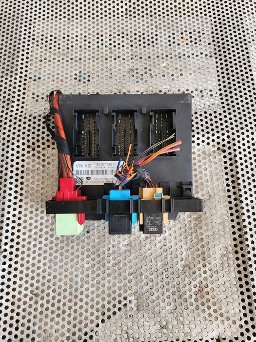 Calculator Modul Confort BCM ECU Vw Golf 6 Jetta Golf 6 Plus Cod 1KC - Dezmembrari Arad
