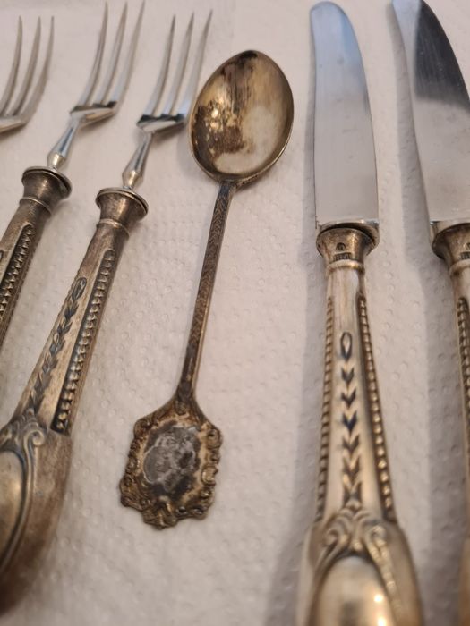 Set tacâmuri placate argint