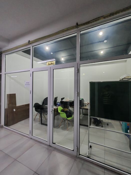 Ofis Srochno Arendaga beriladi. Yashnobod metrosi oldida 15 m2 ofis