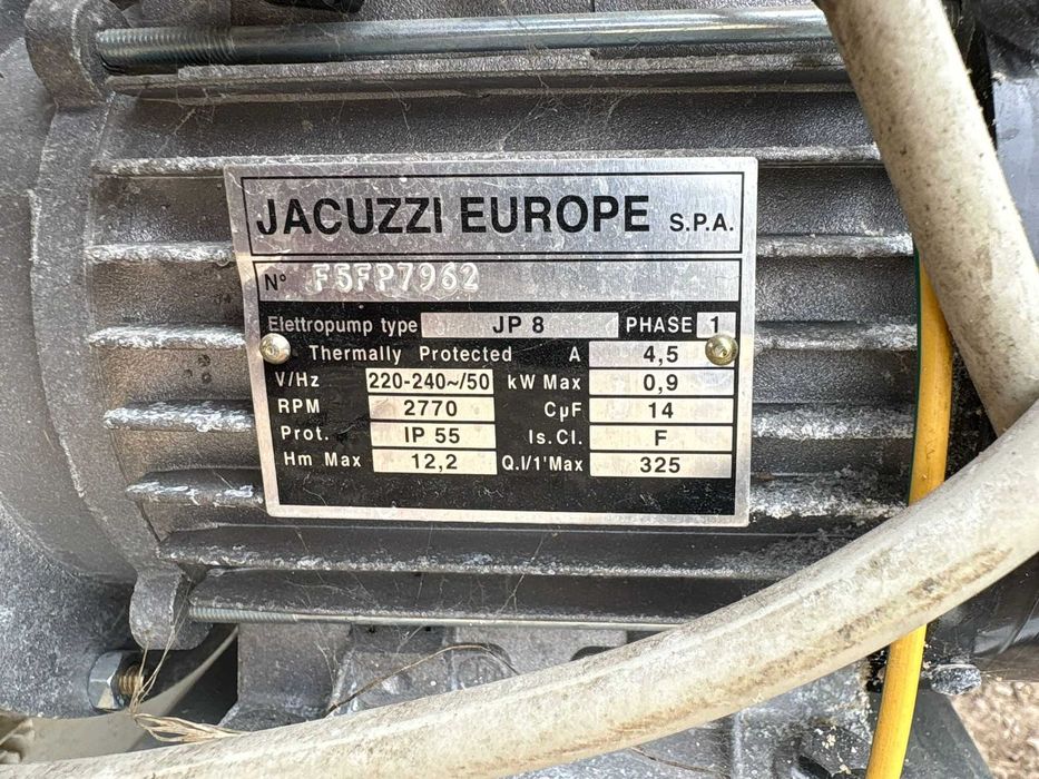 Cada baie cu hidromasaj